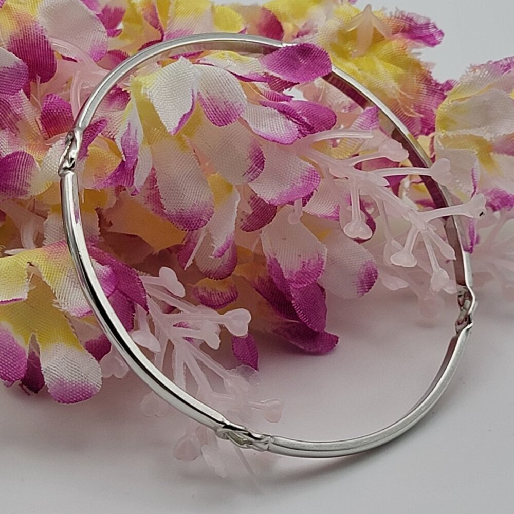 Monet Silver Tone Knot Accent Bangle Bracelet 7.75 Inch Minimalist Modernist